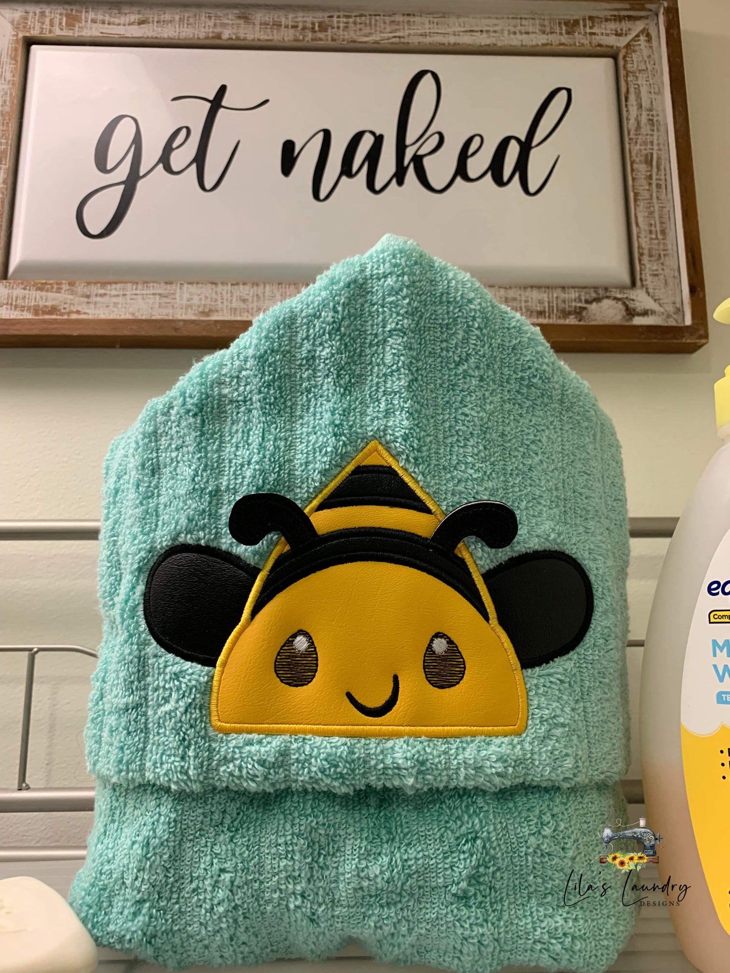 3D Bee Peeker 5x7 - Digital Embroidery Design