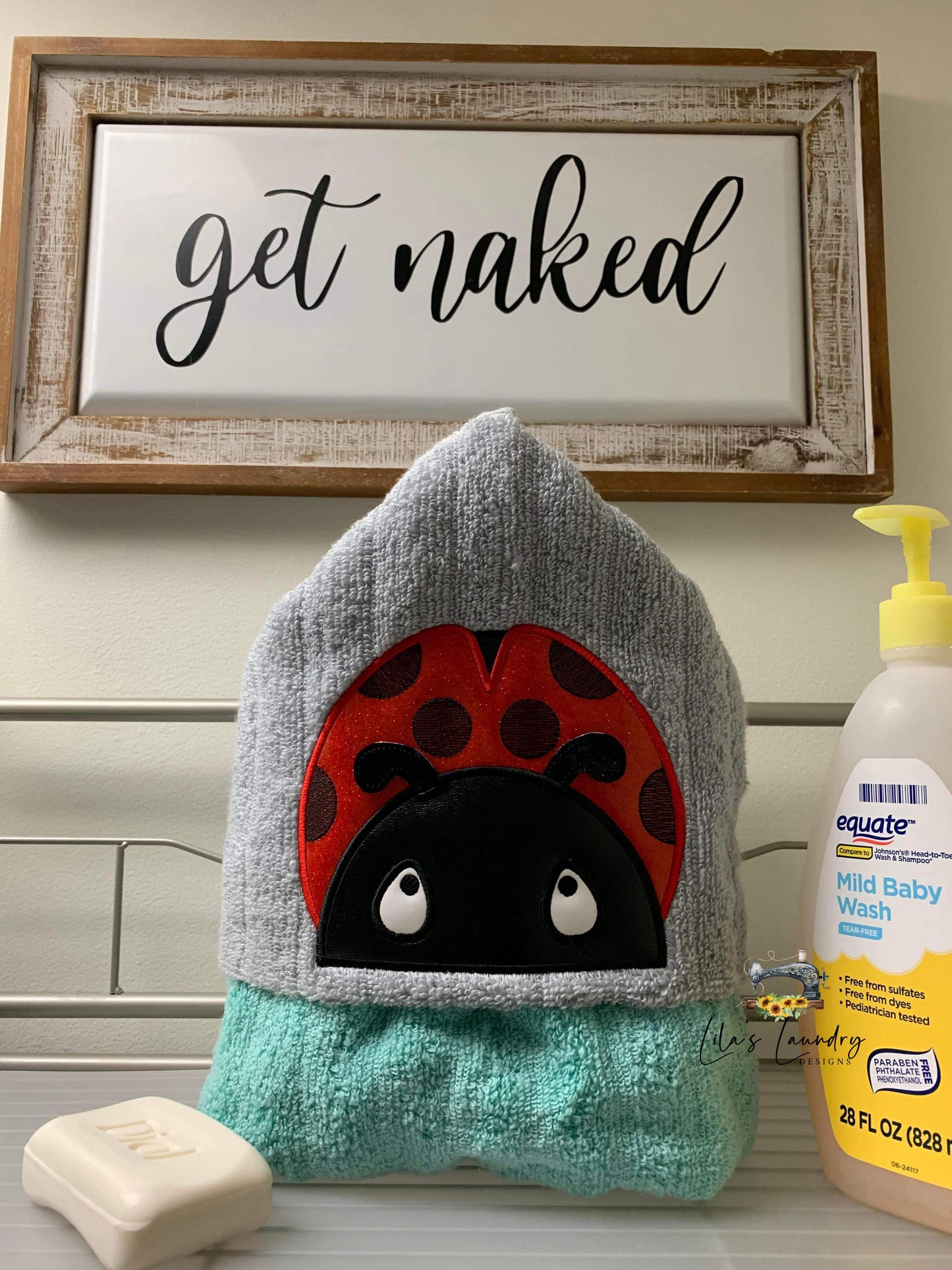 3D Ladybug Peeker - 5x7 - Digital Embroidery Design