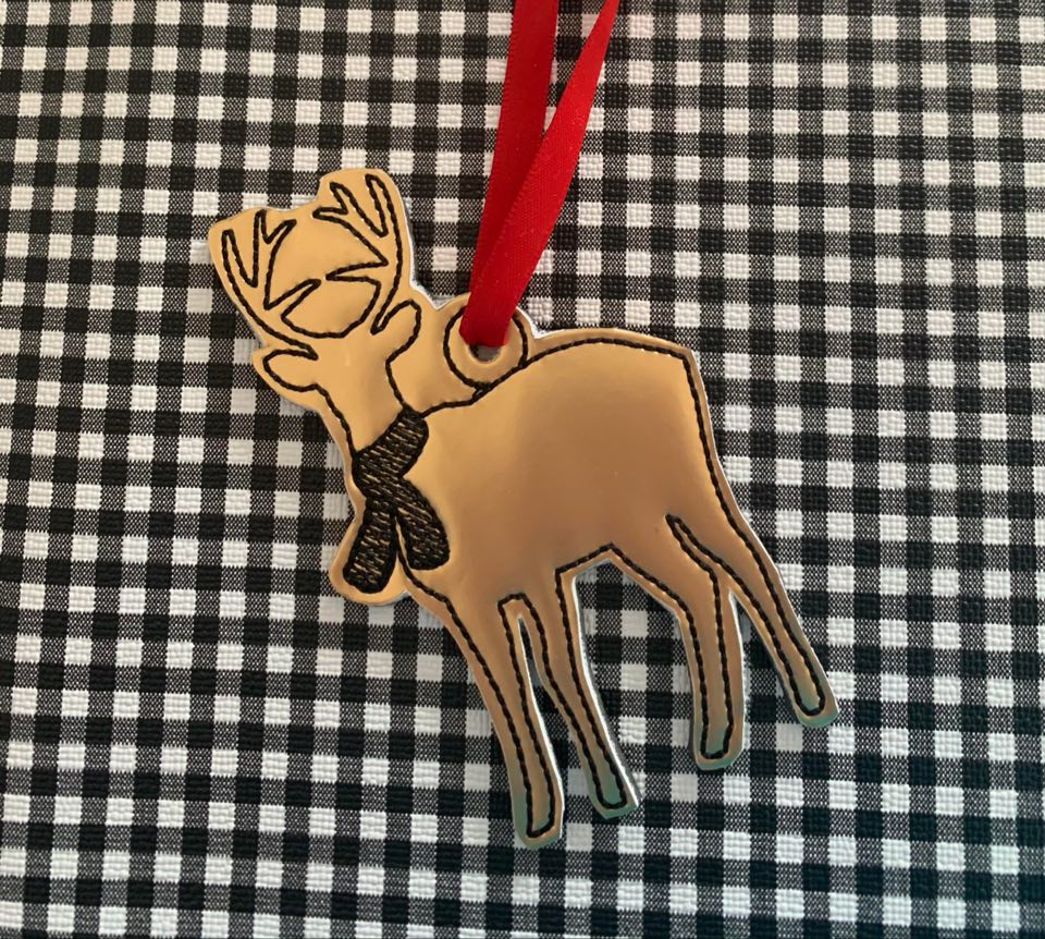 Farmhouse Deer Ornament - Digital Embroidery Design