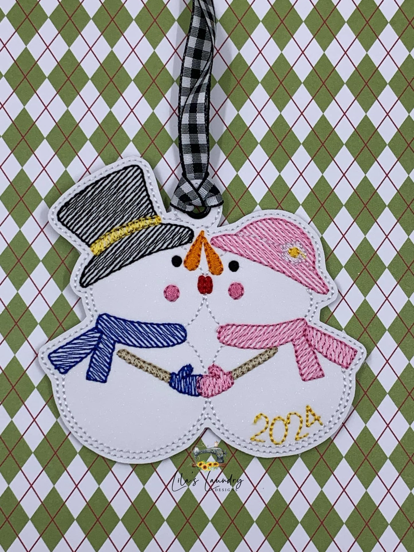 Kissing Snowmen 2024 Ornament - Digital Embroidery Design