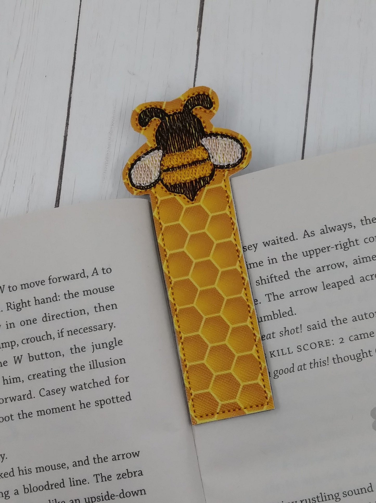 Bee Bookmark 4x4 and 5x7 Grouped - Digital Embroidery Design