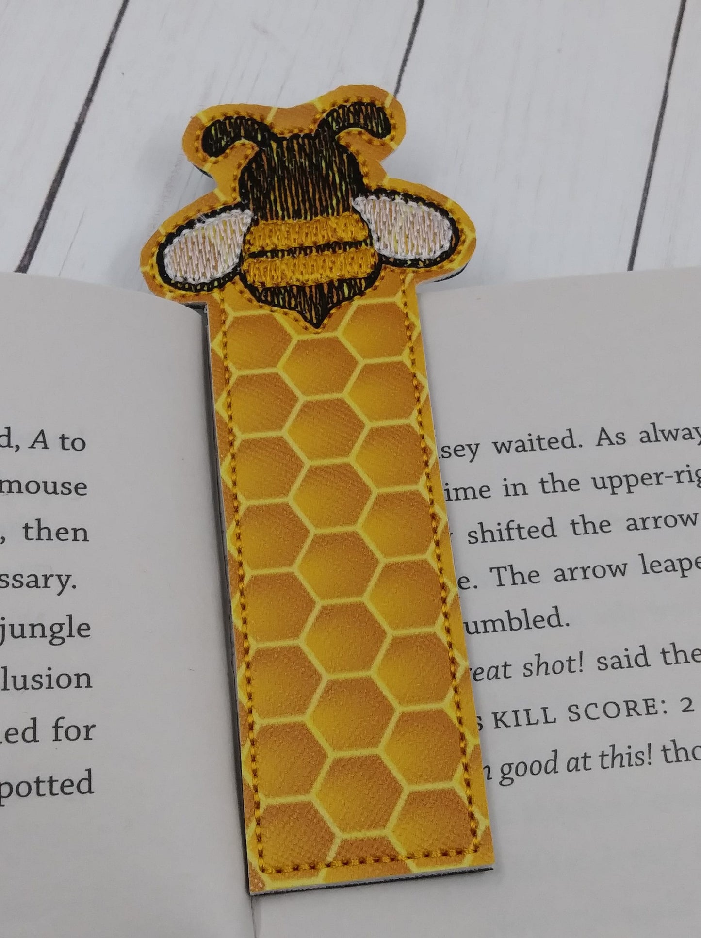Bee Bookmark 4x4 and 5x7 Grouped - Digital Embroidery Design