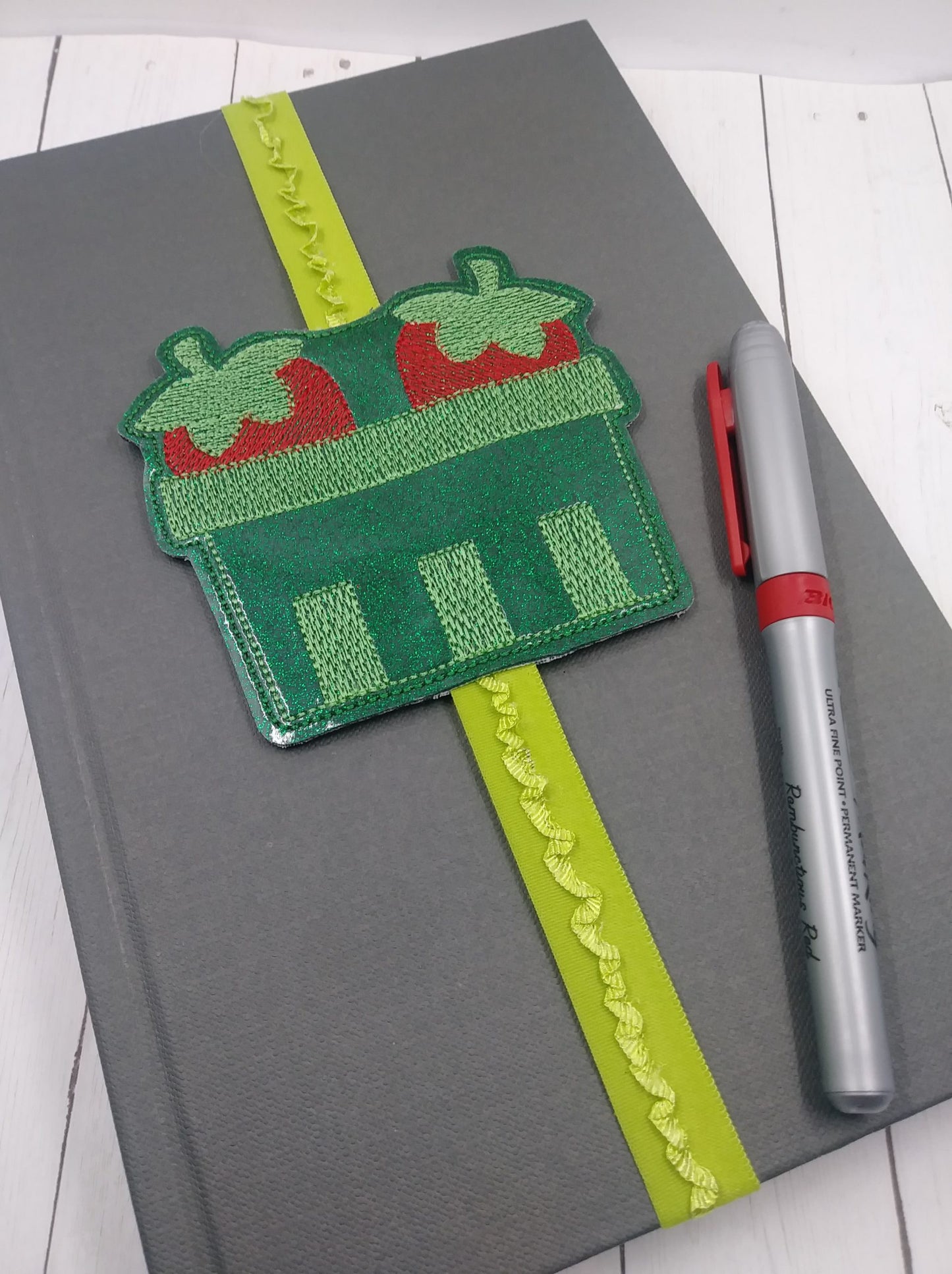 Strawberry Pint Book Band - Embroidery Design, Digital File