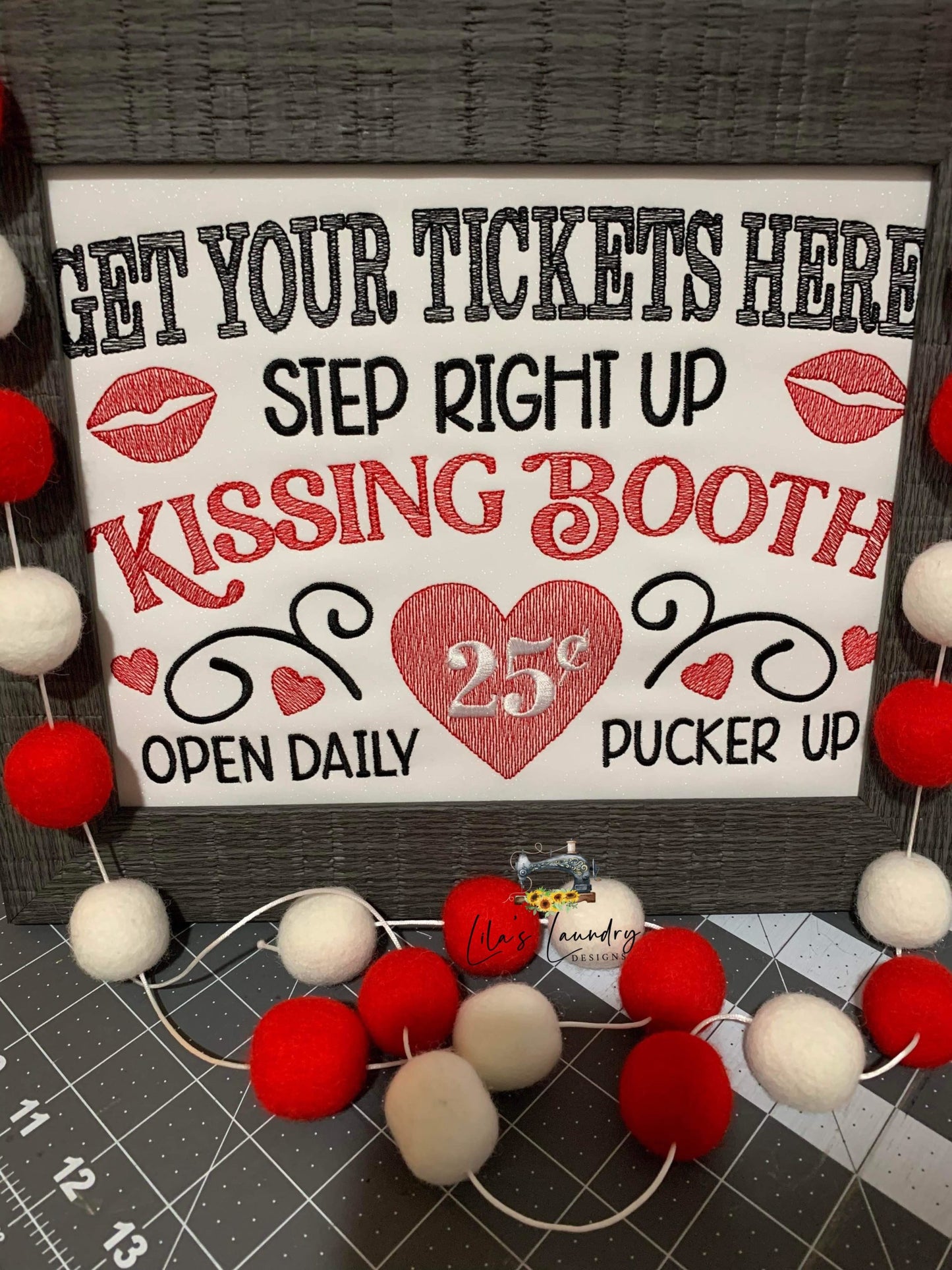 Kissing Booth Sketch - 3 sizes- Digital Embroidery Design