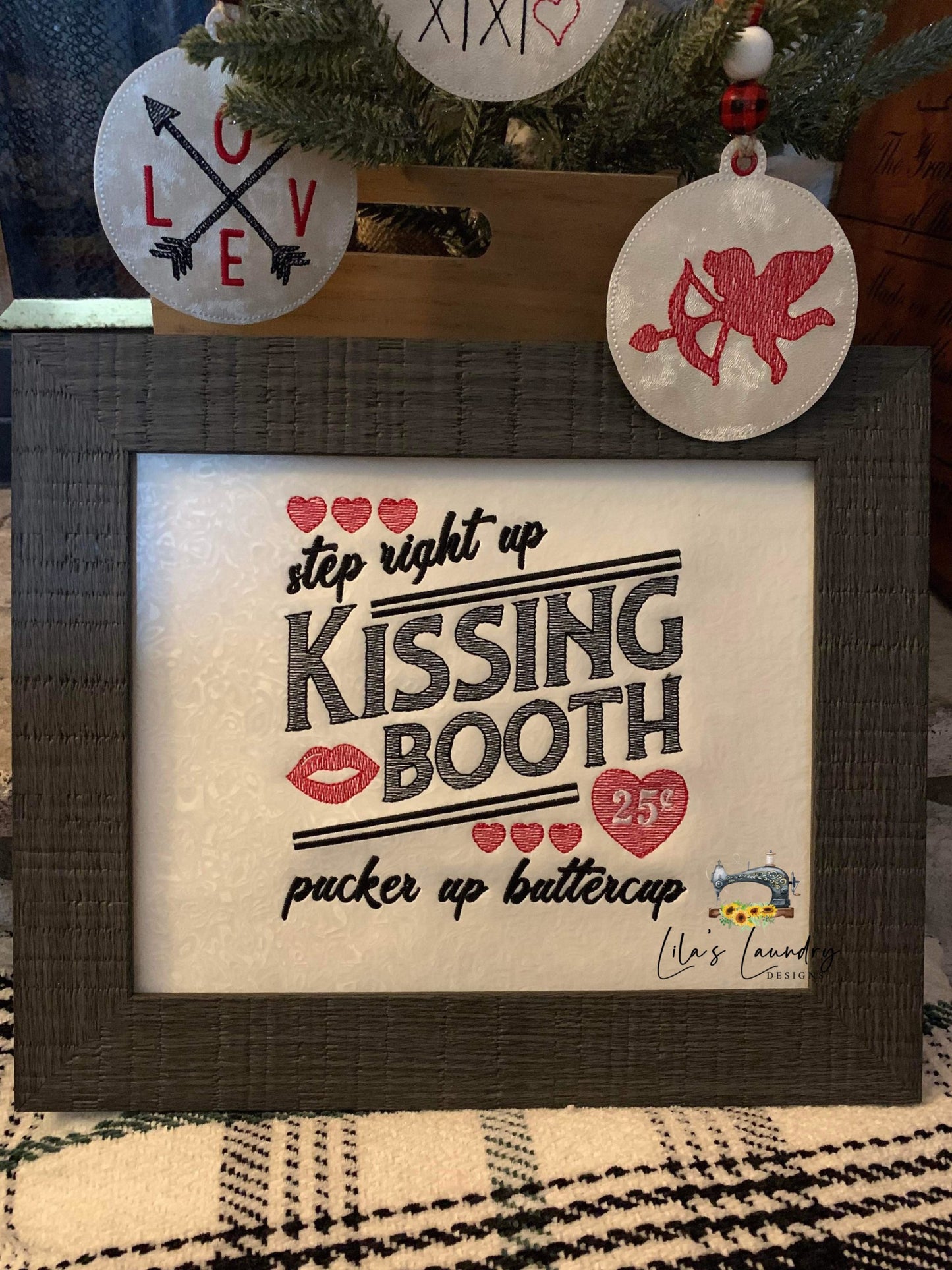 Pucker Up Sketch - 3 sizes- Digital Embroidery Design