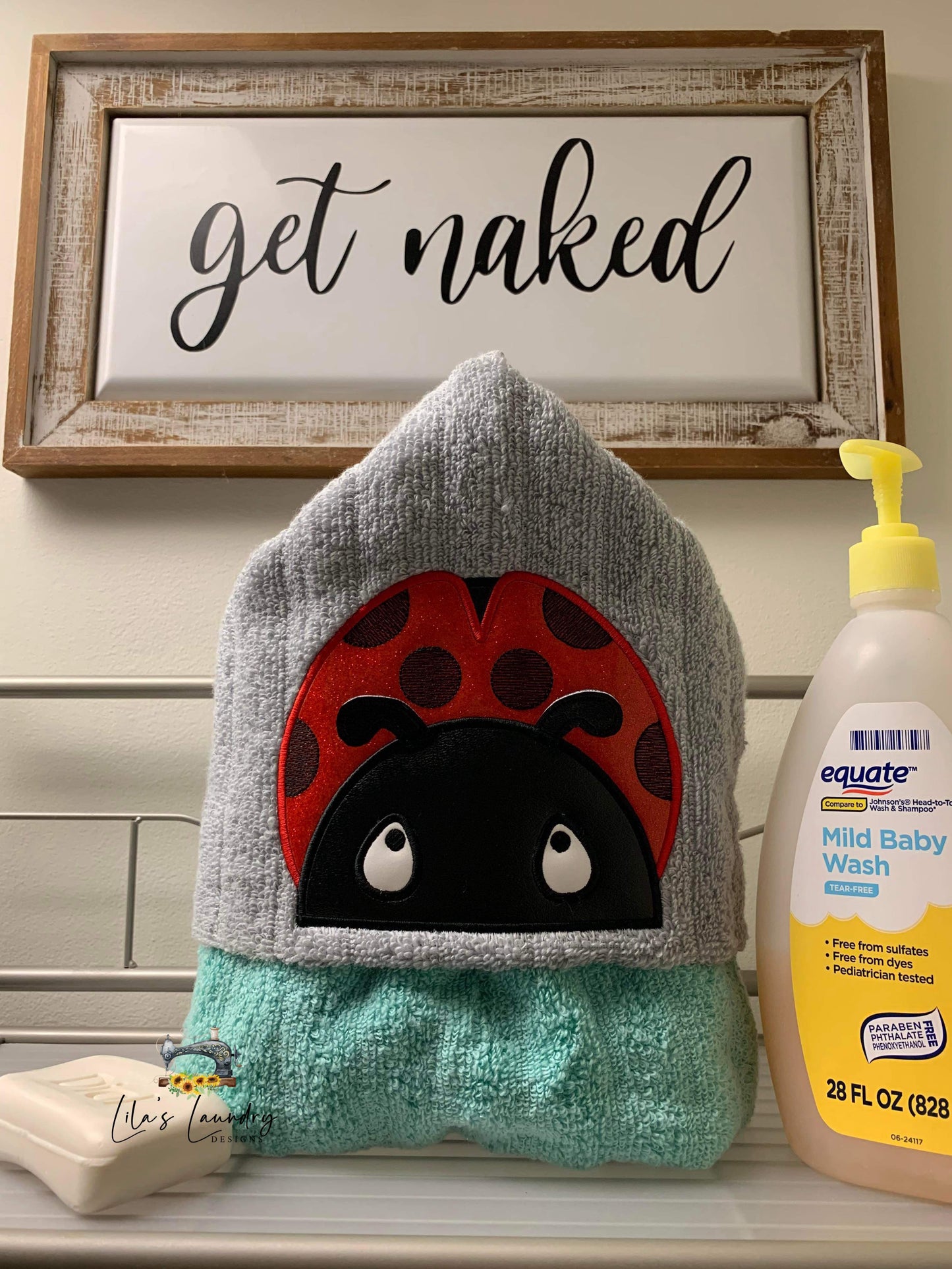 3D Ladybug Peeker - 5x7 - Digital Embroidery Design