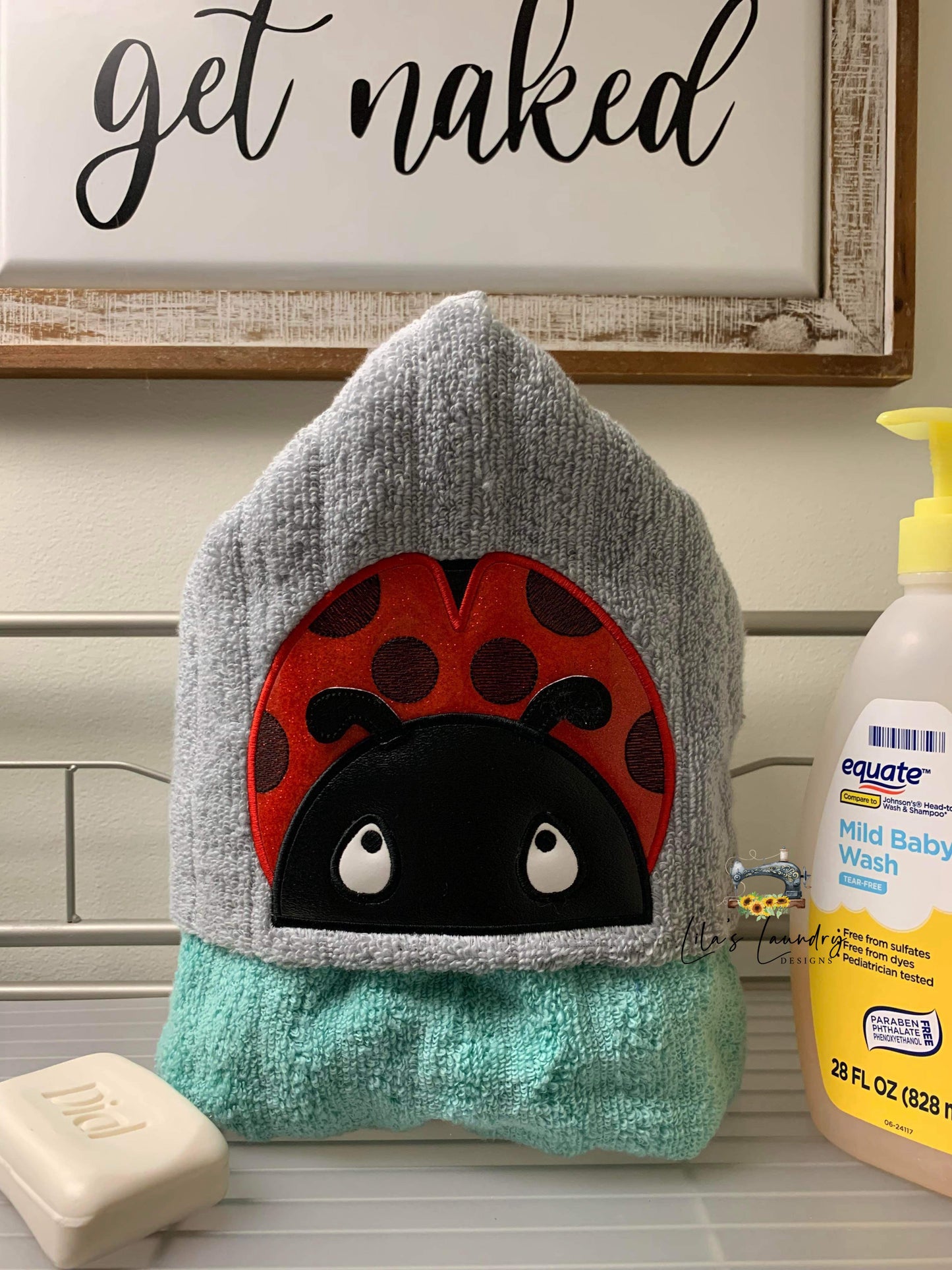 3D Ladybug Peeker - 5x7 - Digital Embroidery Design