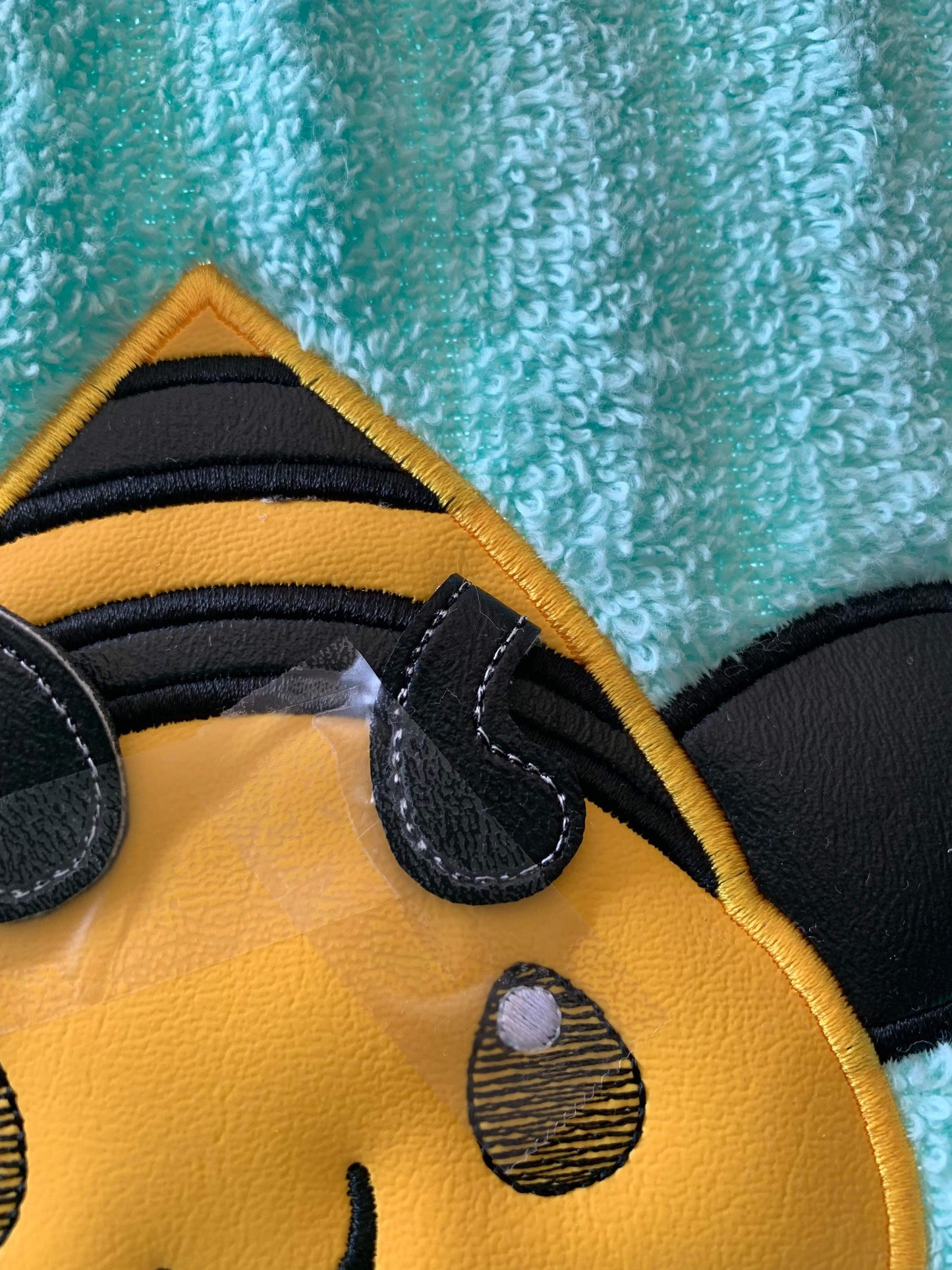 3D Bee Peeker 5x7 - Digital Embroidery Design