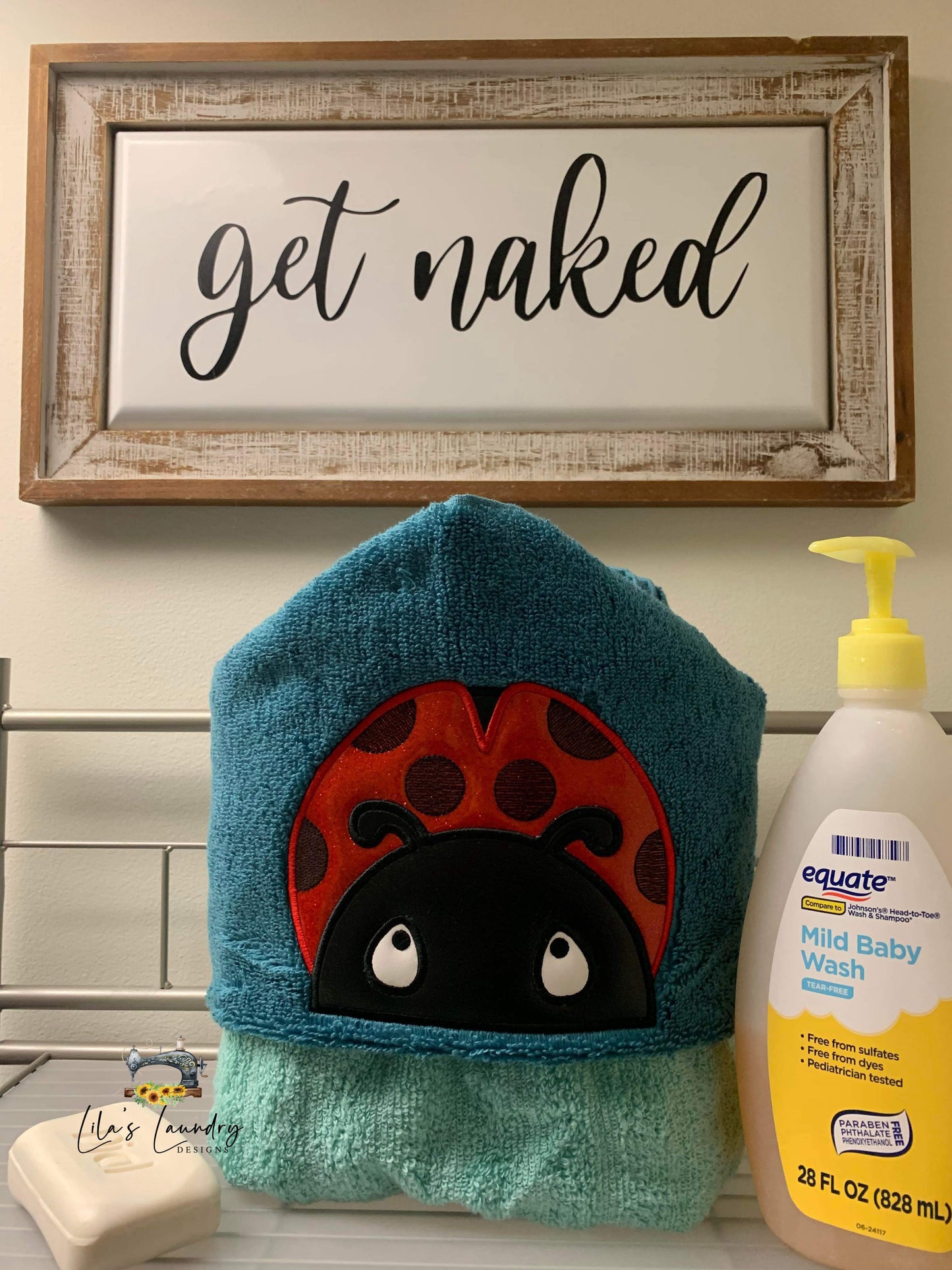 Ladybug Applique Peeker - 5x7 - Digital Embroidery Design