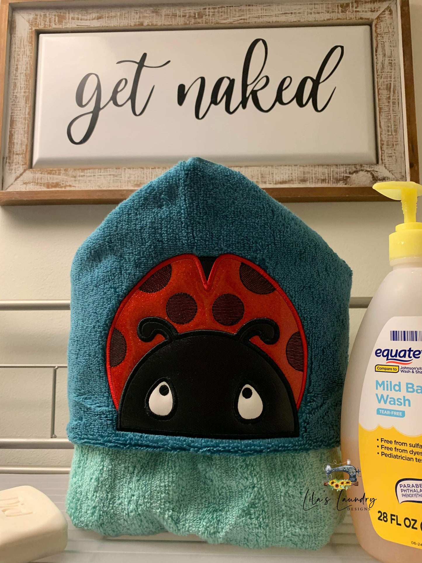 Ladybug Applique Peeker - 5x7 - Digital Embroidery Design