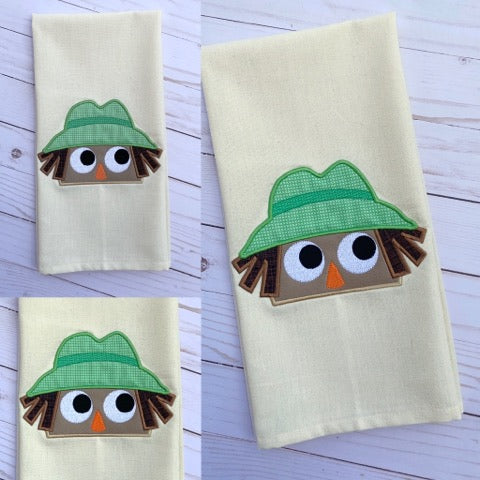 Scarecrow Peeker Applique 5x7 - Digital Embroidery Design