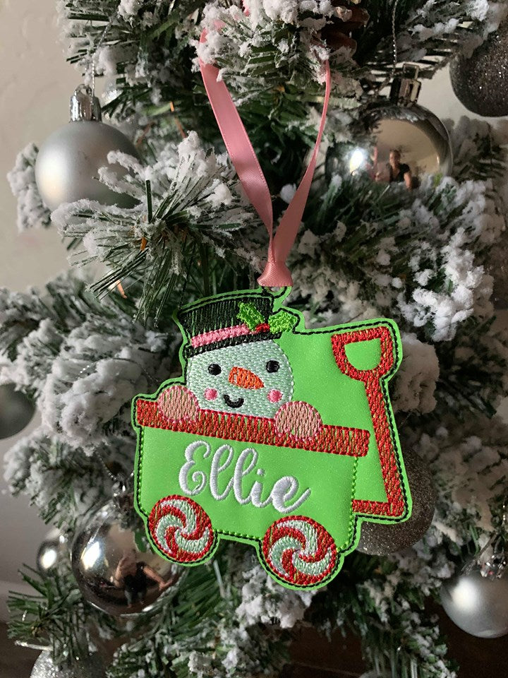 Peeking Ornament Set of 6 - Digital Embroidery Design