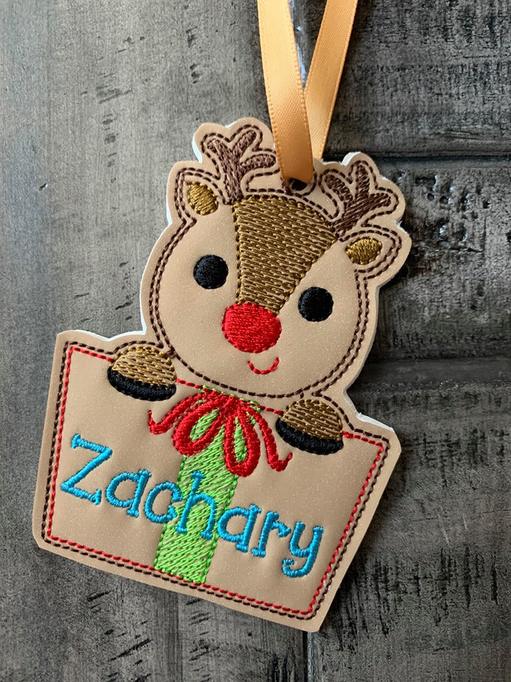 Reindeer in Present Ornament - Digital Embroidery Design